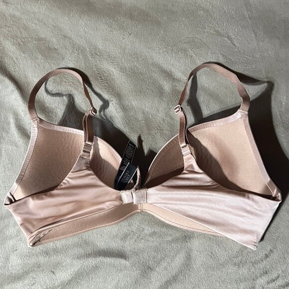 Victoria Secret Sexy So Obsessed Smooth Wireless Push-Up Bra - Picture 4 of 5